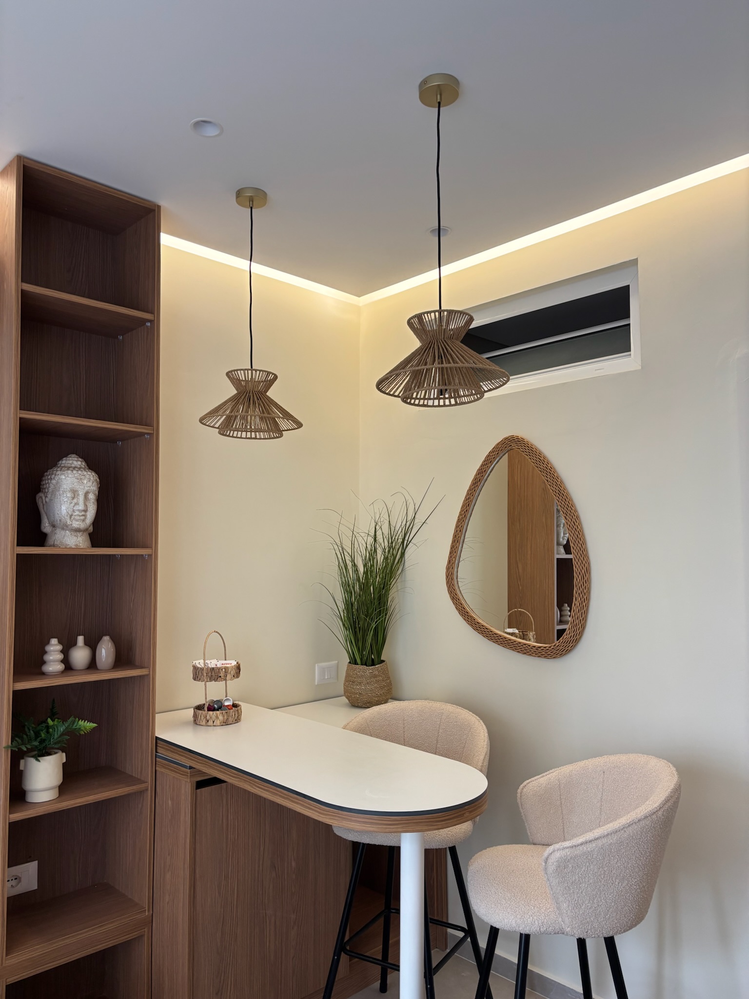 Apartment in Saranda near beach - Breeze breakfast bar with rattan pendant lights