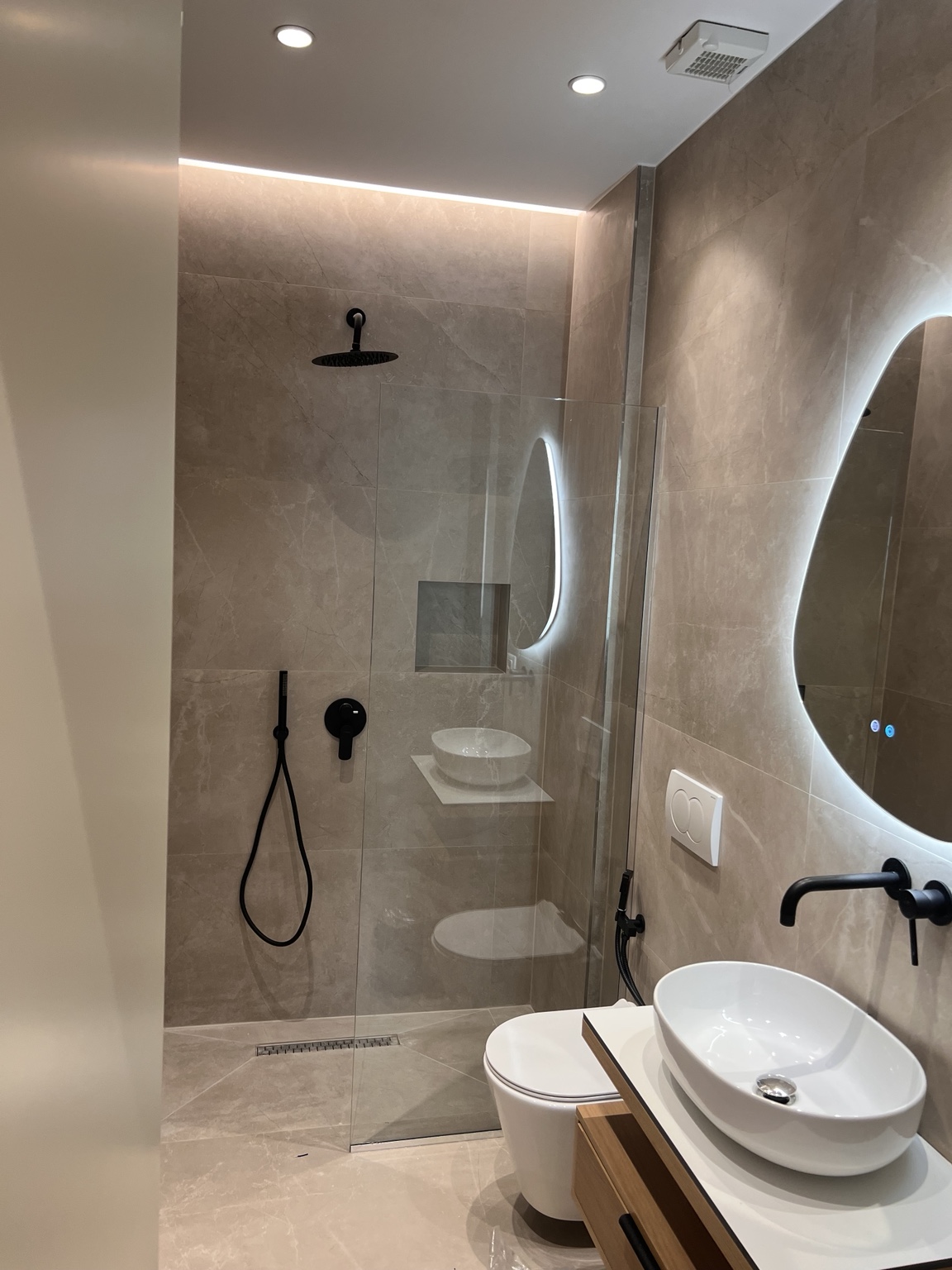 Boutique holiday apartment Saranda Albania - modern bathroom with rainfall shower